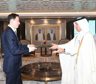 Изрображение 'Новый посол Узбекистана в Дохе вручил копию верительной грамоты главе МИД Катара'