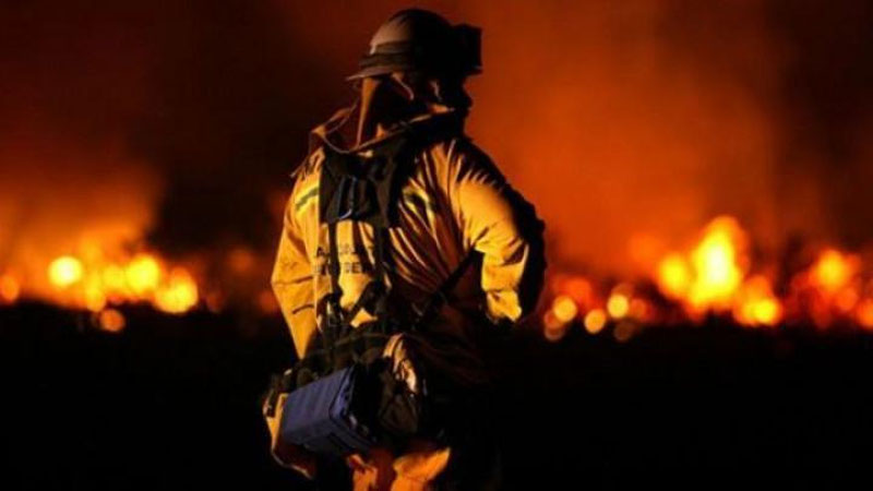 Изрображение 'В США ДЕТЕЙ ВЫБРАСЫВАЛИ ИЗ ГОРЯЩЕГО ДОМА, ЧТОБЫ СПАСТИ (ВИДЕО)'