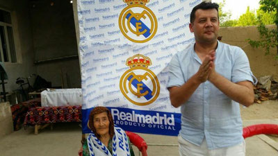 Изрображение '93-ЛЕТНЯЯ ФАНАТКА "РЕАЛА" ИЗ УЗБЕКИСТАНА ХОЧЕТ ВРУЧИТЬ КУБОК ЗИДАНУ (ВИДЕО)'