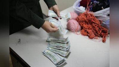 Изрображение 'ГТК: НАРУШИТЕЛЬНИЦА ЗАМОТАЛА ЗОЛОТО И 3 ТЫСЯЧИ ДОЛЛАРОВ... В ПРЯЖУ'