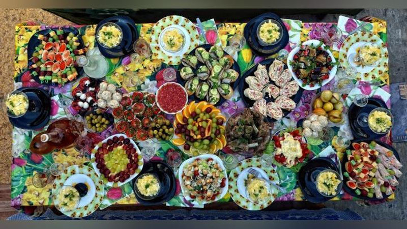 Изрображение 'ЧТО ЗАСТАВЛЯЕТ НАС ЕСТЬ БОЛЬШЕ?'