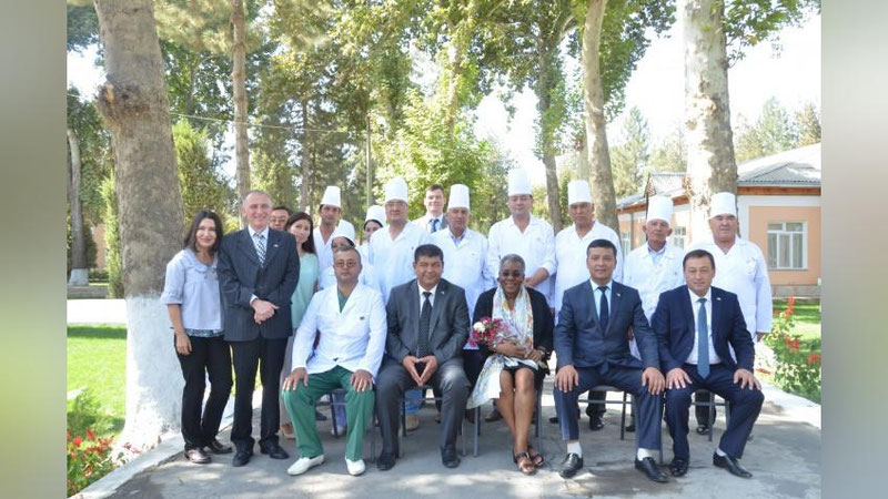 Изрображение 'ПОСОЛ США ПОСЕТИЛА БОЛЬНИЦУ В КАШКАДАРЬЕ'