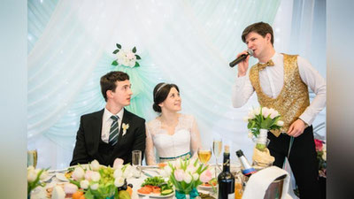 Изрображение 'СВАДЕБНЫХ ВЕДУЩИХ, ФОТОГРАФОВ И ПЕВЦОВ ОБЯЖУТ ЗАКЛЮЧАТЬ ДОГОВОРЫ НА ОКАЗАНИЕ УСЛУГ'