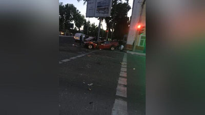 Изрображение 'СТРАШНОЕ ДТП НА ЮНУСАБАДЕ: ФОТО, ВИДЕО'