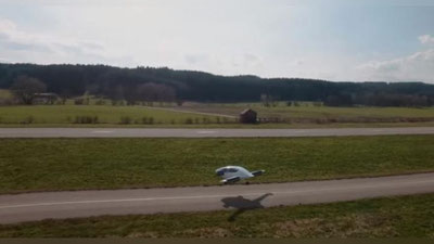 Изрображение 'В ГЕРМАНИИ УСПЕШНО ИСПЫТАЛИ ЛЕТАЮЩИЙ ЭЛЕКТРОМОБИЛЬ (ВИДЕО)'
