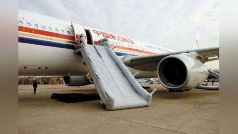 Изрображение 'В КИТАЕ АВИАПАССАЖИРА АРЕСТОВАЛИ ЗА "ПРОВЕТРИВАНИЕ" САМОЛЕТА'