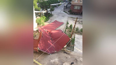 Изрображение 'ПОСЛЕДСТВИЯ СИЛЬНОГО ВЕТРА В ТАШКЕНТЕ (ФОТО)'