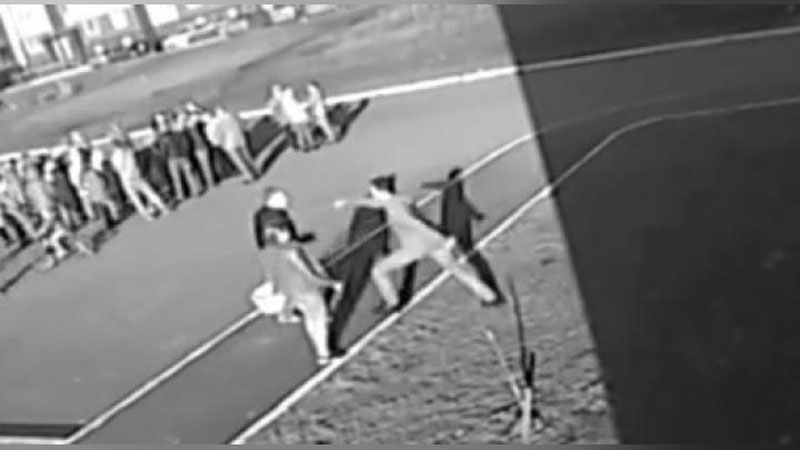 Изрображение 'В КЕМЕРОВО МЛАДЕНЕЦ ПОПАЛ В БОЛЬНИЦУ ПОСЛЕ НАПАДЕНИЯ НА ЕГО ОТЦА (ВИДЕО)'