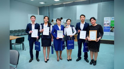 Изрображение 'УЧАЩИЕСЯ ИЗ НУКУСА ПОЛУЧИЛИ 2,5 МЛН НА ПРОЕКТ ПО СОЗДАНИЮ ОБОЕВ ИЗ ... СТАРОЙ ОДЕЖДЫ'