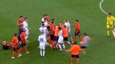 Изрображение 'ДРАКА В МАТЧЕ «ШАХТЕР» - «ДИНАМО» ПОЯВИЛАСЬ В СЕТИ (ВИДЕО) '