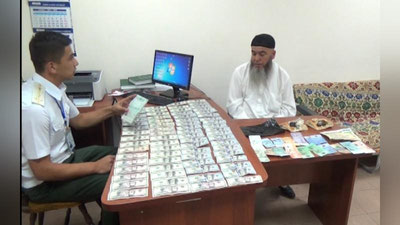 Изрображение 'УЗБЕКСКИЙ ПАЛОМНИК ПЫТАЛСЯ ВЫВЕЗТИ ОПИЙ В СУХОЙ ЛЕПЕШКЕ (ВИДЕО)'