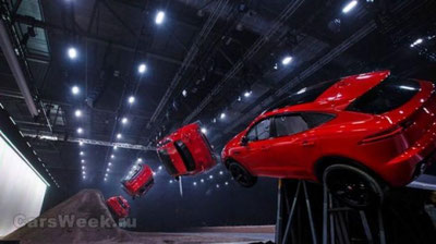 Изрображение 'НОВЫЙ JAGUAR E-PACE ВЫПОЛНИЛ РЕКОРДНУЮ «БОЧКУ» (ВИДЕО)'