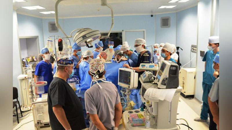 Изрображение 'В ТАШКЕНТЕ ВПЕРВЫЕ ПЕРЕСАДИЛИ ЧАСТЬ ПЕЧЕНИ'