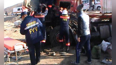 Изрображение 'СОТРУДНИКИ МЧС ДЖИЗАКА СПАСЛИ ВОДИТЕЛЯ ГРУЗОВИКА'