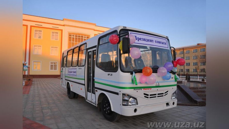 Изрображение 'ПРЕЗИДЕНТ ПОДАРИЛ КАРАКАЛПАКСКОЙ ШКОЛЕ АВТОБУС'