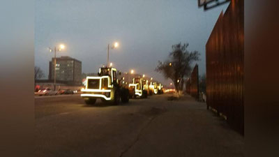 Изрображение 'В ТАШКЕНТЕ ЗАМЕТИЛИ НОВОГОДНЮЮ АВТОКОЛОННУ СПЕЦТЕХНИКИ (ФОТО, ВИДЕО)'