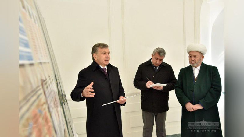 Изрображение 'ПРЕЗИДЕНТ НАЧАЛ ПОЕЗДКУ ПО БУХАРСКОЙ ОБЛАСТИ С МАВЗОЛЕЯ НАКШБАНДА (ФОТО)'