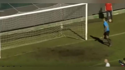 Изрображение 'АРБИТР ПО ОШИБКЕ НЕ ЗАСЧИТАЛ ГОЛ ИЗ-ЗА ДЫРЫ В СЕТКЕ ВОРОТ (ВИДЕО)'