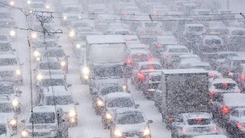 Изрображение 'Пробки в Москве из-за снегопада достигли 9 баллов '