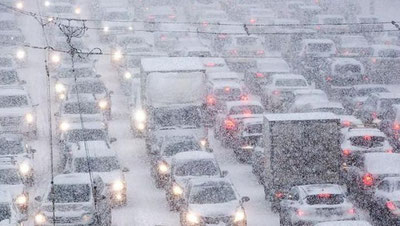 Изрображение 'Пробки в Москве из-за снегопада достигли 9 баллов '