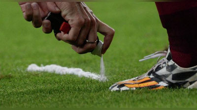 Изрображение 'В ГРЕЦИИ ФУТБОЛИСТ ВЫТЕР НОГУ ОБ СУДЬЮ И ЗАБИЛ ГОЛ (ВИДЕО)'