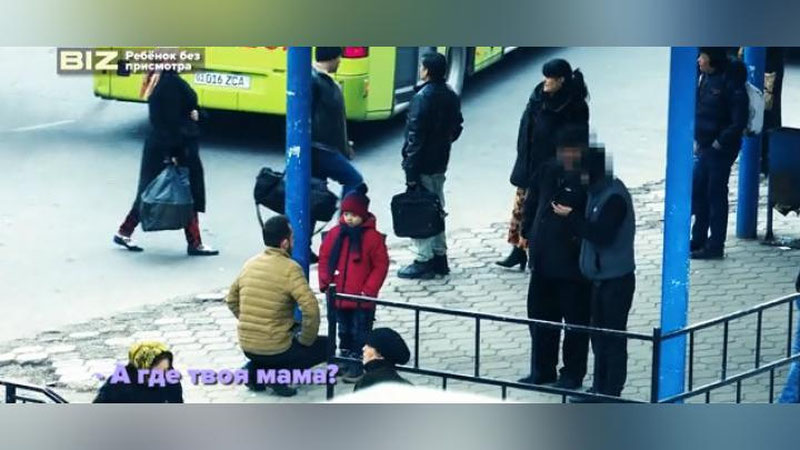 Изрображение 'СОЦИАЛЬНЫЙ ЭКСПЕРИМЕНТ В ТАШКЕНТЕ: НЕЗНАКОМЕЦ УВОДИТ РЕБЕНКА (ВИДЕО)'