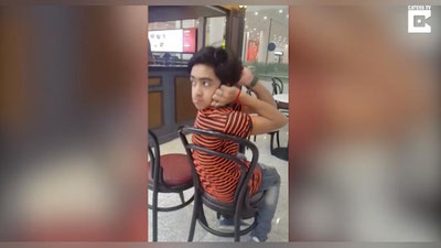 Изрображение 'МАЛЬЧИК-СОВА ИЗ ПАКИСТАНА УМЕЕТ ПОВОРАЧИВАТЬ ГОЛОВУ НА 180 ГРАДУСОВ (ВИДЕО)'