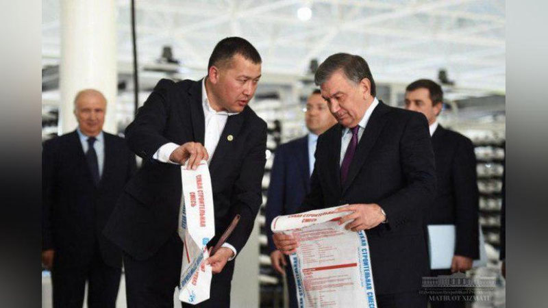 Изрображение 'ВИДЕО: ПОЕЗДКА ПРЕЗИДЕНТА ПО СЫРДАРЬИНСКОЙ ОБЛАСТИ'