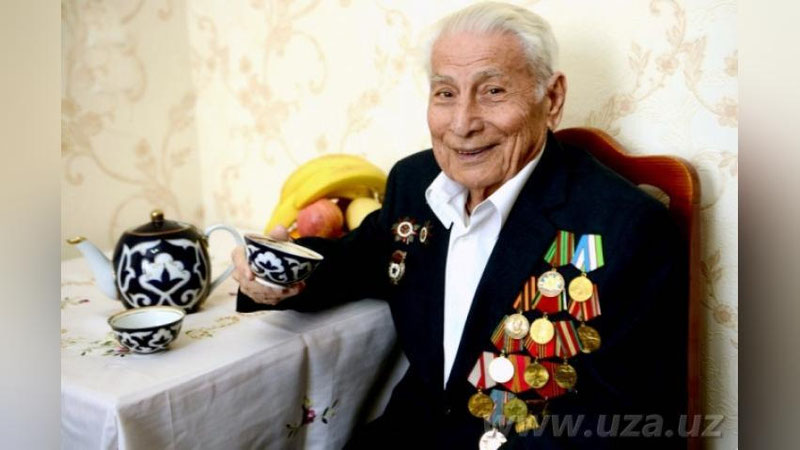 Изрображение 'БОЕВОЙ ОРДЕН НАШЕЛ СВОЕГО ХОЗЯИНА 72 ГОДА СПУСТЯ В БУХАРЕ'