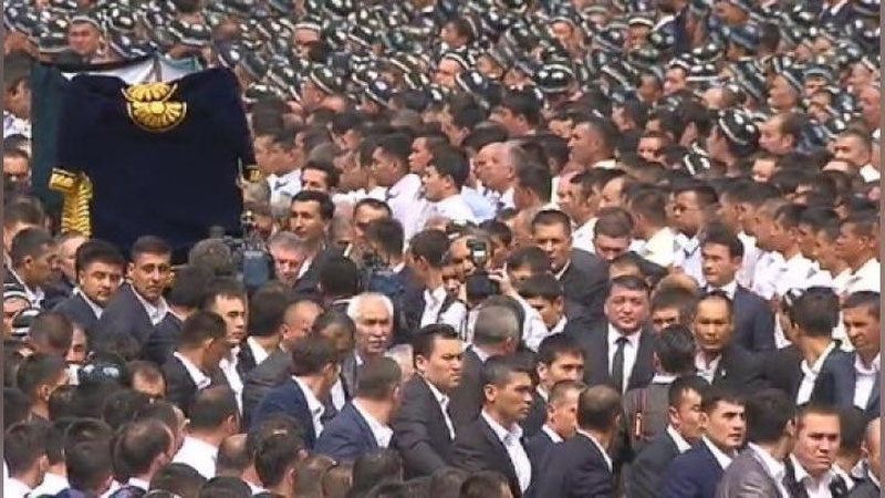 Изрображение 'В САМАРКАНДЕ ПОХОРОНИЛИ ПЕРВОГО ПРЕЗИДЕНТА СТРАНЫ'