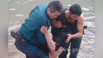 Изрображение 'В ТАШКЕНТЕ ИНСПЕКТОРЫ ПРОФИЛАКТИКИ СПАСЛИ УТОПАЮЩЕГО (ФОТО)'