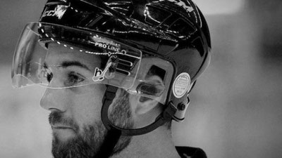 Изрображение 'ХОККЕЙНЫЙ АРБИТР УМЕР ПОСЛЕ ПОПАДАНИЯ ШАЙБЫ В ГОЛОВУ'