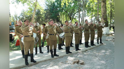 Изрображение 'ВОЕННЫЕ МУЗЫКАНТЫ ВЫСТУПЯТ В ТАШКЕНТСКОМ МЕТРО'
