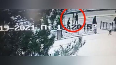 Изрображение 'В Карши водителя, сбившего на переходе девушек и уехавшего с места ДТП, арестовали (видео)'