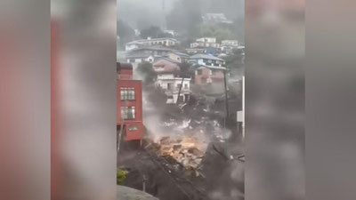 Изрображение 'Момент схода мощного оползня в японском городе попал на видео'