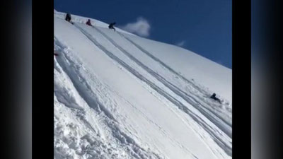 Изрображение 'В Турции лавина накрыла детей: жуткий момент попал на видео'