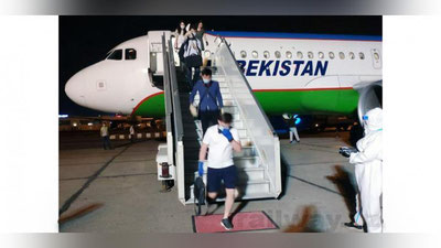 Изрображение 'Специальным рейсом Минводы – Ташкент в столицу прибыли студенты ТашИИТ'