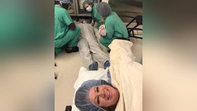 Изрображение 'Фотография роженицы и ее мужа в обмороке повеселила пользователей'