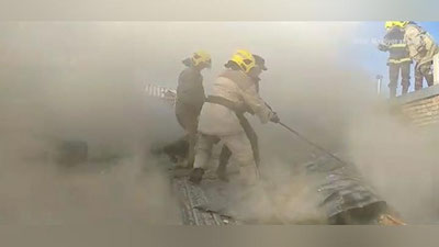 Изрображение 'В Андижане горел цех по производству синтепона (видео)'