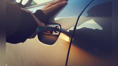 Изрображение 'В Намангане две девушки обчистили автомобиль'