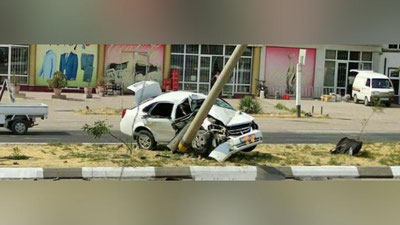 Изрображение 'На Юнусабаде "Ласетти" въехала в столб уличного освещения (видео)'