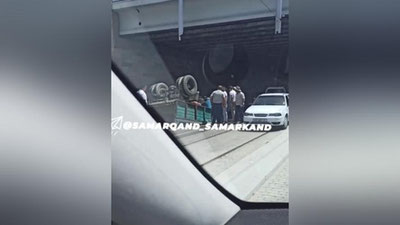 Изрображение 'В Самарканд грузовик упал с путепровода (видео)'