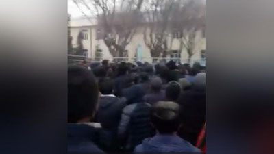 Изрображение 'В МВД прокомментировали видео с толпой желающих получить загранпаспорт в Хорезме'