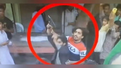 Изрображение 'На экс-премьера Пакистана Имрана Хана совершили покушение'