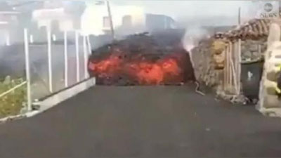 Изрображение 'Вулканическая лава растеклась по улицам города на Канарах (видео)'