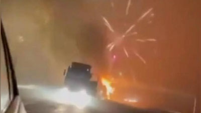 Изрображение 'Загоревшийся грузовик с пиротехникой в Казахстане подарил необычайное зрелище (видео)'