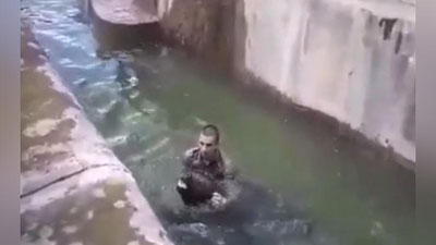 Изрображение 'Пьяный житель Варшавы поплавал в зоопарке с медведем (видео)'