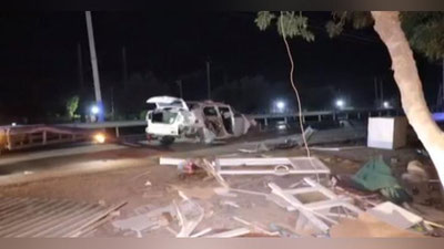 Изрображение 'В Сырдарьинской области водитель Epica снес на скорости придорожный магазин (видео)'