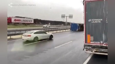 Изрображение 'Не менее пяти человек погибли во время сильнейшего урагана в Стамбуле (видео)'