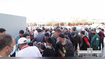 Изрображение 'Видео: Акции по бесплатной раздаче масок и продуктов питания'